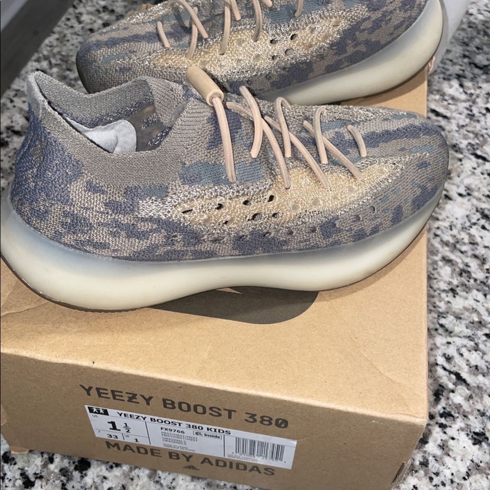 Yeezy 380 excellent condition